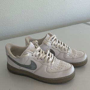 Nike Men's White and Gray Sneakers with Brown Sole